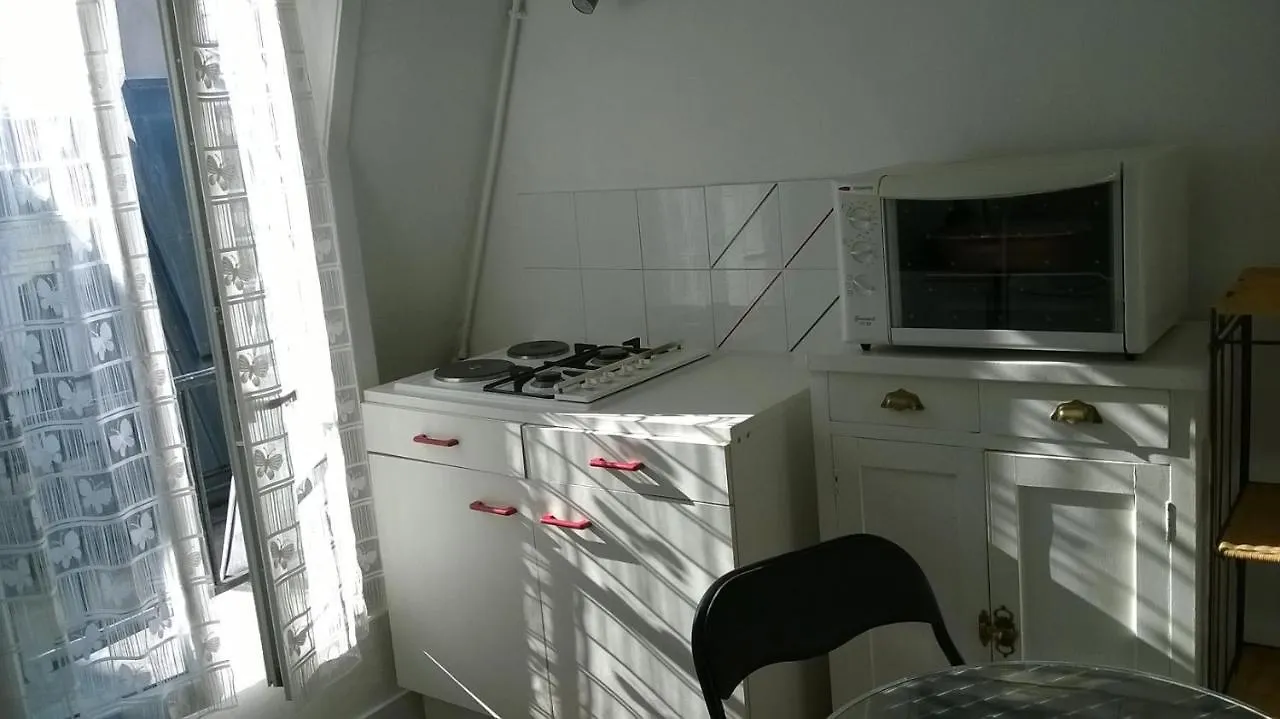 Appartamento F1 Cosy Montmartre Avec Balcon Parigi